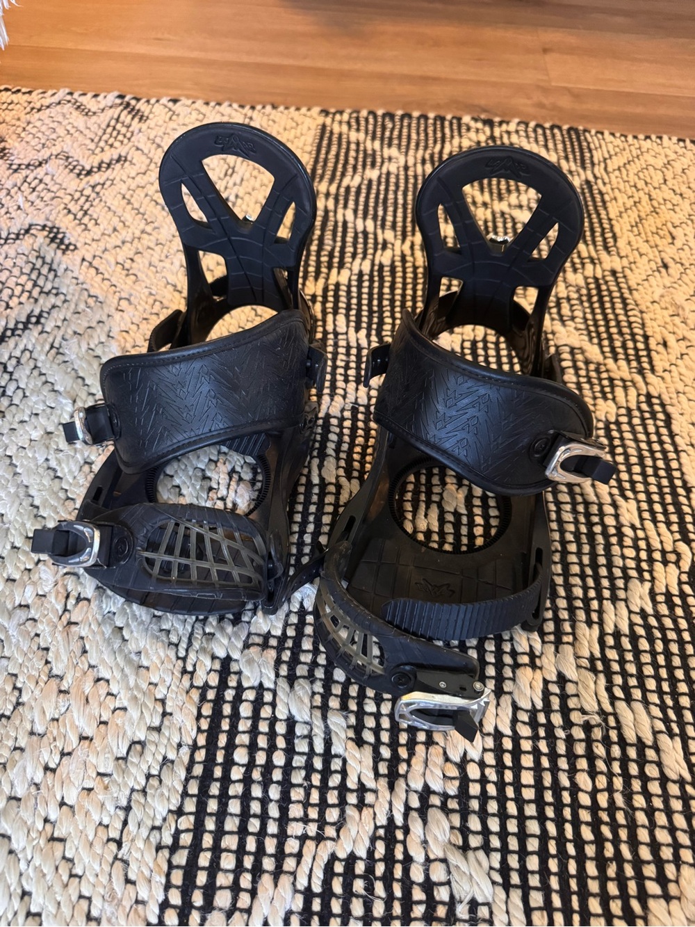 Black Men’s Snowboard Bindings - Adjustable Straps